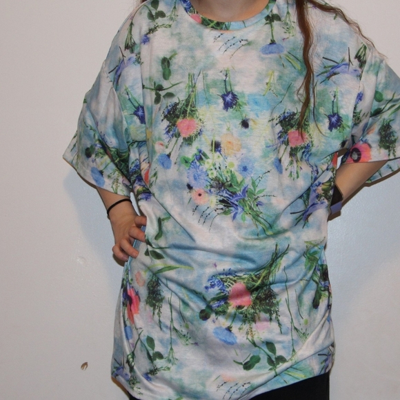 Floral Oversized Tee - Picture 1 of 4